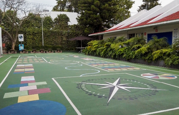 colegio-williams-campus-san-jeronimo-patio-central